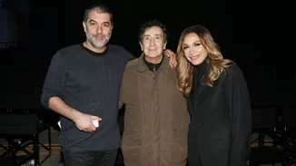 Δέσποινα Βανδή | Στο πλευρό του Βασίλη Μπισμπίκη στην πρεμιέρα της παράστασής του (εικόνα)