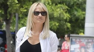 Ξεκούραση στο καλαίσθητο σπίτι της για τη Φαίη Σκορδά