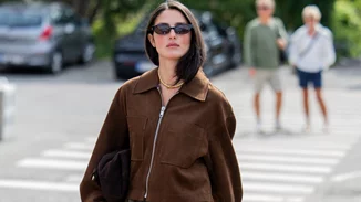 Η καφέ suede τσάντα από τη Stradivarius που θα σε ρωτούν όλοι από που αγόρασες κοστίζει λιγότερο από 20 ευρώ