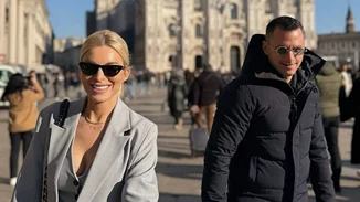 Ερωτευμένοι στο Μιλάνο | Το φιλί της Κατερίνας Καινούργιου στον σύντροφό της, Πάνο Κουτσουμπή