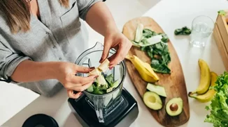 Τι να προσθέσεις στα smoothies για να γίνουν πιο χορταστικά