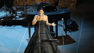 Η Μαρία Κορινθίου φωτογραφίζεται μαζί με την 14χρονη κόρη της | Πόσο μεγάλωσε η Ισμήνη Αϊβάζη