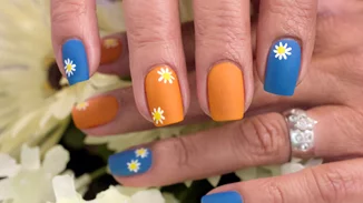 Μαργαρίτες στα νύχια το φθινόπωρο | Το nail art που κάνουν όλα τα it girls τώρα