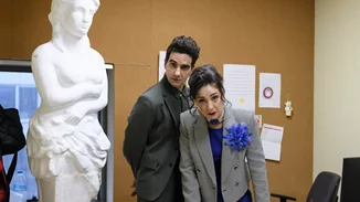 Ο "ανελέητος" Γιώργος Καπουτζίδης | Η μεγάλη επιστροφή του στο θέατρο