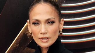 Η τεχνική μακιγιάζ για φυσική λάμψη και νεανική όψη στο δέρμα που κάνουν τώρα όλες οι celebrities