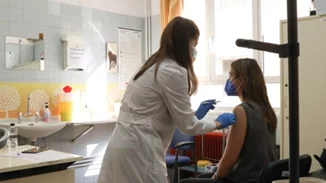 Πέντε ερωτήσεις και απαντήσεις για τα νέα εμβόλια - Ποιοι και πότε θα κάνουν την επόμενη δόση