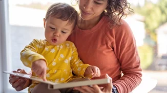 Το παιδί - φαινόμενο | 2χρονος μίλησε από τον 4ο μήνα και μαθαίνει κινέζικα από το Ίντερνετ