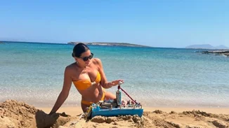 Σταματίνα Τσιμτσιλή | Chic σε δείπνο με θαλασσινά στη Νάουσα της Πάρου