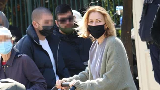 Τζένη Μπαλατσινού | Χαλαρές βόλτες με τον γιο της στο κέντρο της Αθήνας