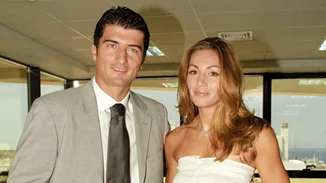 Μίνιμαλ πριν γίνει μόδα | Το πανέμορφο, λιτό two-piece νυφικό της Ελένης Πετρουλάκη 26 χρόνια πριν