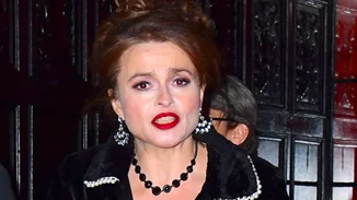 Helena Bonham Carter | "Καθώς μεγαλώνεις χάνεις το κολλαγόνο της νεότητάς σου, αλλά κερδίζεις αυτοπεποίθηση"