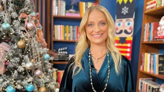 Λένα Δροσάκη | Με τζιν σορτσάκι και ψηλές κάλτσες στην πιο σέξι της εμφάνιση ever το 2015