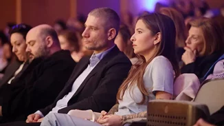 Εριέττα Κούρκουλου Λάτση | Χορεύει αγκαλιά με τον σύζυγό της στο πάρτι της βάφτισης του γιου της