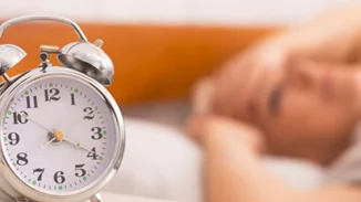 Τι είναι η περιεμμηνοπαυσιακή κατάθλιψη; Αίτια, συμπτώματα & αντιμετώπιση