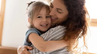 5 ερωτήσεις που είναι σαν μια μεγάλη αγκαλιά για τα παιδιά