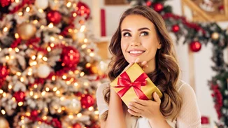 Τα πιο κομψά δώρα μόδας για τα Χριστούγεννα που κοστίζουν έως 50 ευρώ