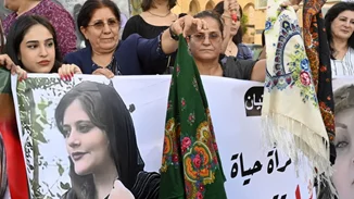 To Ιράν φλέγεται: Για πρώτη φορά οι γυναίκες διαδηλώνουν για την Μαχσά Αμινί  - 31 οι νεκροί έως τώρα