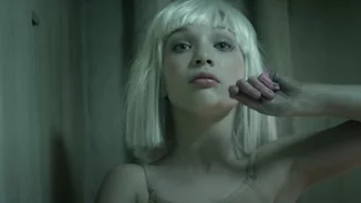 H 12χρονη χορεύτρια από το βίντεο κλιπ του "Chandelier" μεγάλωσε και είναι κούκλα