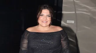 Βραδινή έξοδος για τη Δανάη Μπάρκα | Με leather μίνι φούστα και σιθρού τοπ