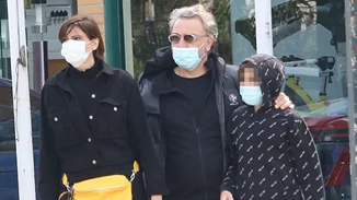 Άννα Μαρία Παπαχαραλάμπους | Stylish εμφάνιση στο Ψυχικό μαζί με τον σύζυγο και τους γιους της