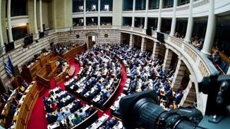 Ψηφίστηκε από τη Βουλή ο γάμος των ομόφυλων ζευγαριών