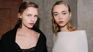 Πώς θα προστατεύσεις αποτελεσματικά τα βαμμένα σου μαλλιά στις καλοκαιρινές διακοπές