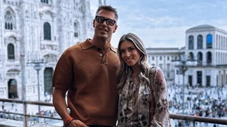 Crazy in Love | Ο Μπρούνο Τσερέλα χάρισε λουλούδια στην Αθηνά Οικονομάκου - Η εντυπωσιακή ανθοδέσμη