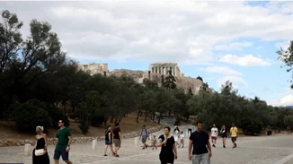 Καιρός | Ηλιοφάνεια με τοπικές νεφώσεις και θερμοκρασία έως 26 βαθμούς - Πού θα βρέξει