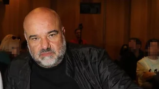 Δίκη Κώστα Κωστόπουλου: Ομόφωνα αθώος ο σκηνοθέτης για την κατηγορία του βιασμού της ηθοποιού Έλενας Αθανασοπούλου