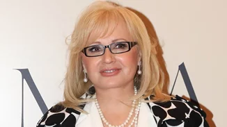 Αγγελική Νικολούλη | Η total white εμφάνιση στο πλευρό του 37χρονου γιου της, Κωνσταντίνου