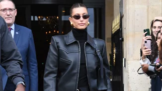 Do it like Hailey Bieber | Ο υποδειγματικός τρόπος που φόρεσε τα loafers της