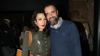 Σωτήρης Τσαφούλιας | Η αγκαλιά στην Άννα Μενενάκου μετά την πρεμιέρα της