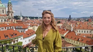 Άντζελα Γκερέκου | Δείπνο δίπλα στη θάλασσα με θέα το ηλιοβασίλεμα