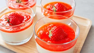 Το γλυκό του καλοκαιριού | Πανεύκολο γιαουρτογλυκό με 5 υλικά από τον Άκη Πετρετζίκη