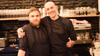 Ο Έλληνας Γιώργος Αθανασόπουλος, ένας από τους καλύτερους σεφ της χρονιάς σε Βέλγιο και Λουξεμβούργο