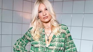 Η Φαίη Σκορδά δοκίμασε το χρώμα της σεζόν στο μανικιούρ της | Το εντυπωσιακό αποτέλεσμα