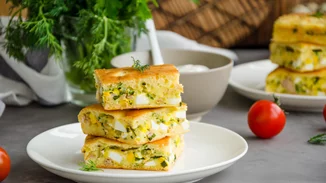 Η εύκολη πίτα που θα πάρεις μαζί σου στην παραλία | Χωρίς φύλλο με γιαούρτι και λίγα υλικά