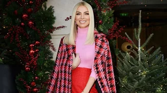 Κατερίνα Καινούργιου | Το χρώμα στις μπότες της δεν προτιμάται συχνά κι όμως μας έπεισε να το δοκιμάσουμε κι εμείς