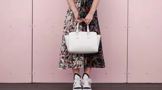 Αυτά είναι τα sneakers της φθινοπωρινής σεζόν που φορούν όλες οι fashionistas