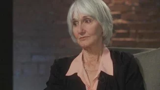 Η μητέρα ανήλικου δολοφόνου σπάει τη σιωπή της μετά από 17 χρόνια