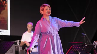 Ένα κατάξανθο κουκλάκι | Η φωτογραφία της Νάντιας Κοντογεώργη από την παιδική της ηλικία