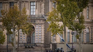 Τα 7 λεπτά που εξέθεσαν το Λούβρο