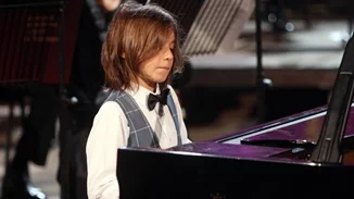 Ο μικρός Στέλιος Κερασίδης σε μια εκπληκτική μουσική συνάντηση με τον "Maestro" Χριστόφορο Παπακαλιάτη