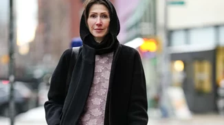 Πώς θα φορέσεις το ροζ μετά τα 50