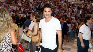 Ο Χριστόφορος Παπακαλιάτης 25 χρόνια πριν σε ξέγνοιαστες στιγμές