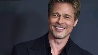 O "αγέραστος" Βrad Pitt γίνεται οδηγός της Formula 1 | Και του πάει πολύ η στολή