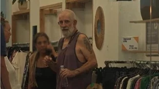 Σε άσχημη ψυχολογική κατάσταση ο Πέτρος Φιλιππίδης - Τα σενάρια για το πώς ξεκίνησε η φωτιά στο σπίτι του