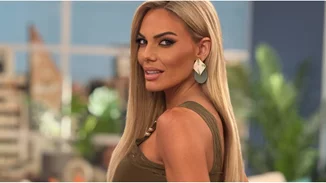 Η Ιωάννα Μαλέσκου δοκίμασε το γαλλικό μανικιούρ σε αμυγδαλωτά νύχια