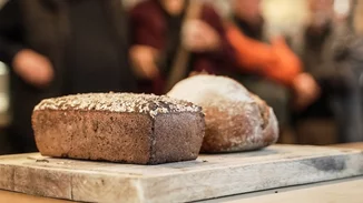 Στο Χαλάνδρι παράγουν ψωμί από βύνη και μπύρα από ψωμί