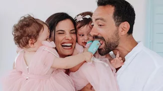 Σάκης Τανιμανίδης – Χριστίνα Μπόμπα | Αυτό είναι το προσκλητήριο της βάφτισης των παιδιών τους